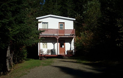 Chalet de 2 étages situé dans la pourvoirie